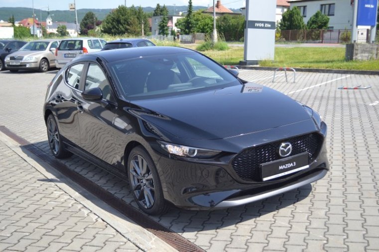 Mazda 3, Skyactiv G122, barva černá