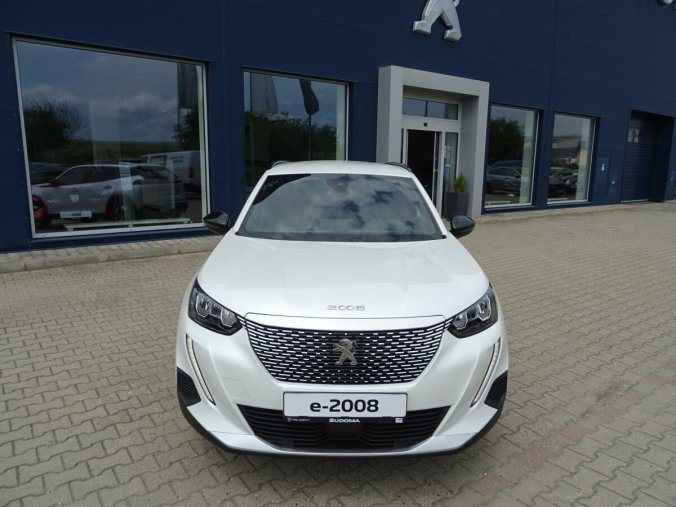 Peugeot 2008, Peugeot 2008 e-ALLURE Elektromotor 100 kW, barva bílá