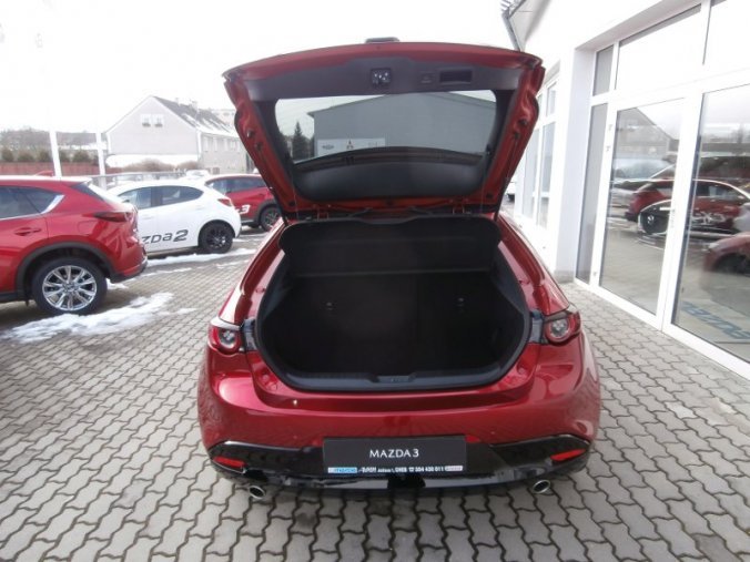 Mazda 3, Skyactiv G122, barva červená