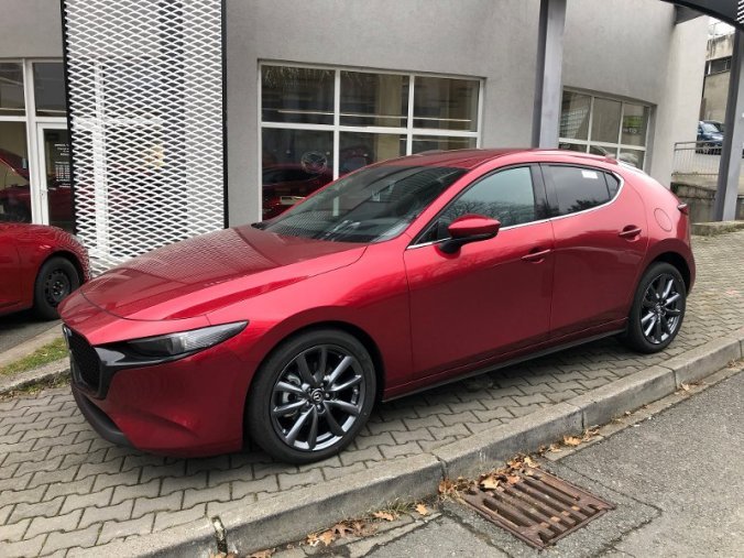 Mazda 3, X 180K, barva červená