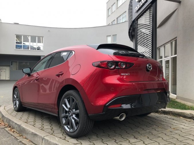 Mazda 3, X 180K, barva červená