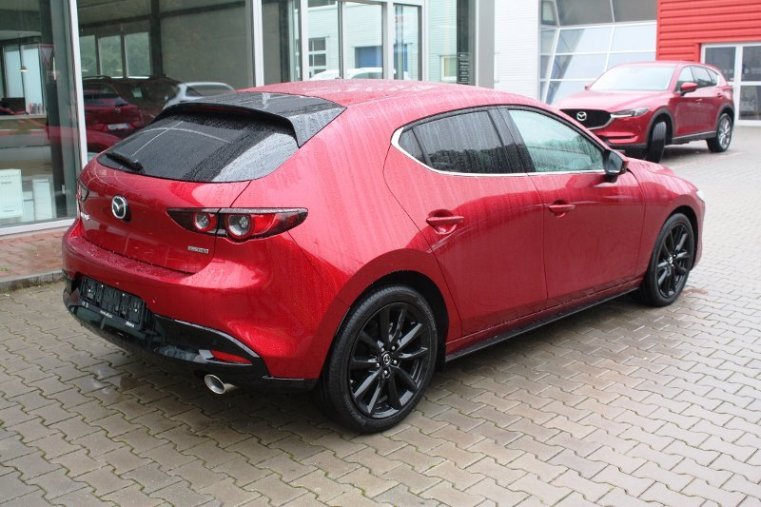 Mazda 3, SKYACTIV-X, barva červená