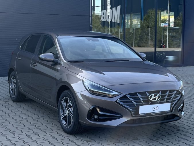 Hyundai i30, 1,5i CVVT 81 kW (95 NAT) 6 st. man, barva bronzová