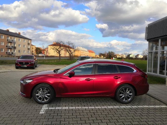 Mazda 6, 2,5 SKY-G 143kW/194k, barva červená