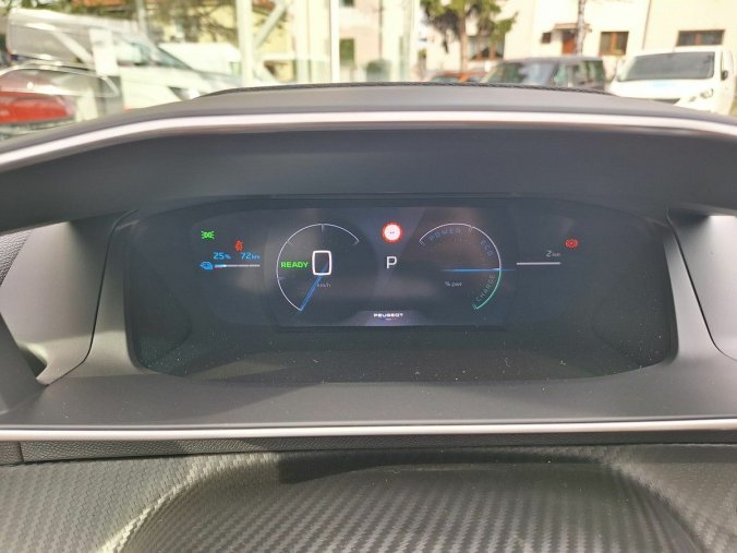 Peugeot 2008, Peugeot 2008 GT Elektromotor 115 kW/156 k E, barva modrá