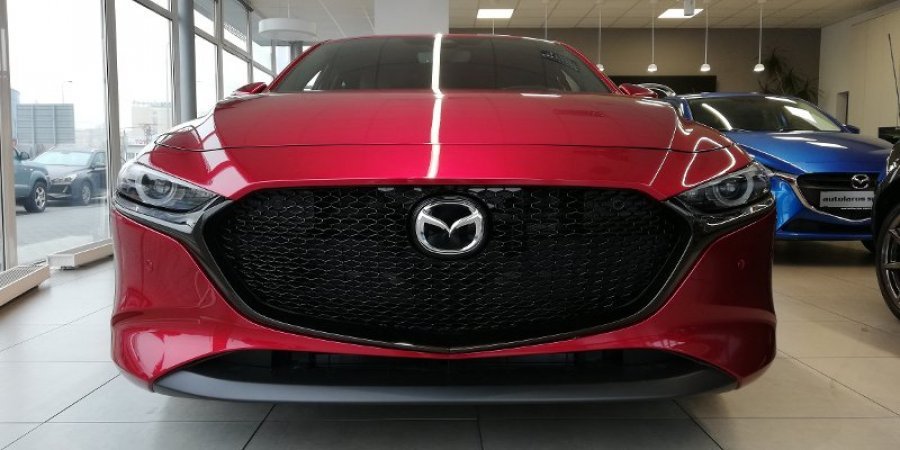 Mazda 3, SkyActive G122koní, barva červená