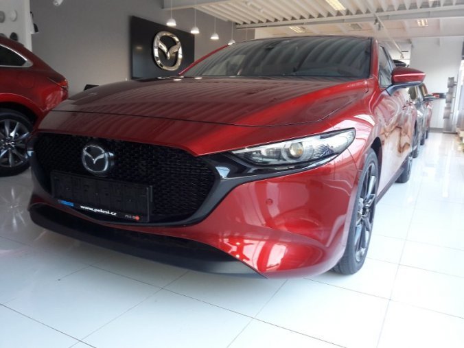 Mazda 3, Skyactiv-X181, barva červená