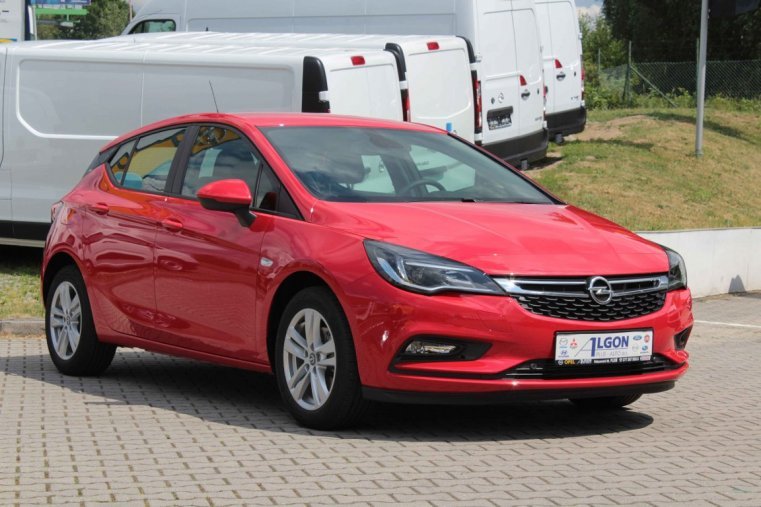 Opel Astra, Smile 1,4 Turbo 92 kW, barva červená