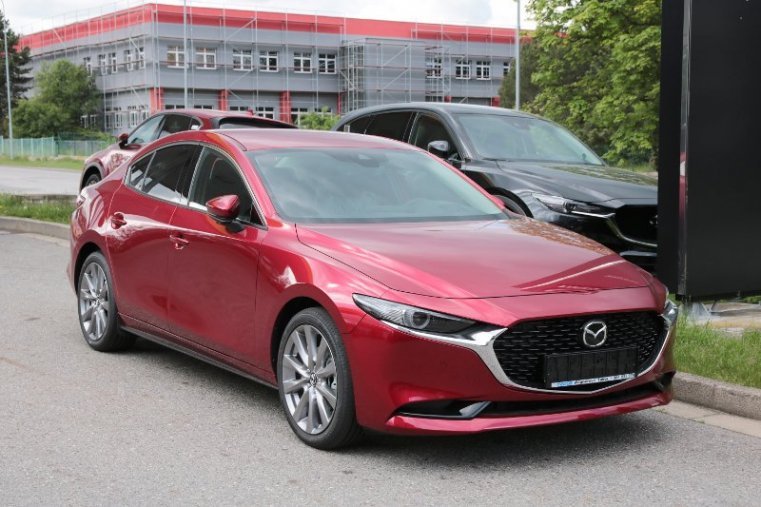 Mazda 3, 2,0 Skyactiv-X180k, barva červená