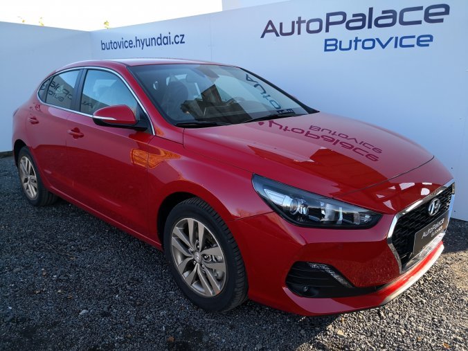 Hyundai i30, 1,6 CRDi 100 kW (diesel) 6 st. man, barva červená