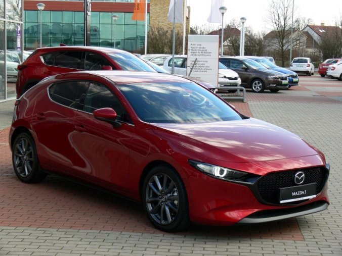 Mazda 3, 2.0 Skyactiv G122, barva červená