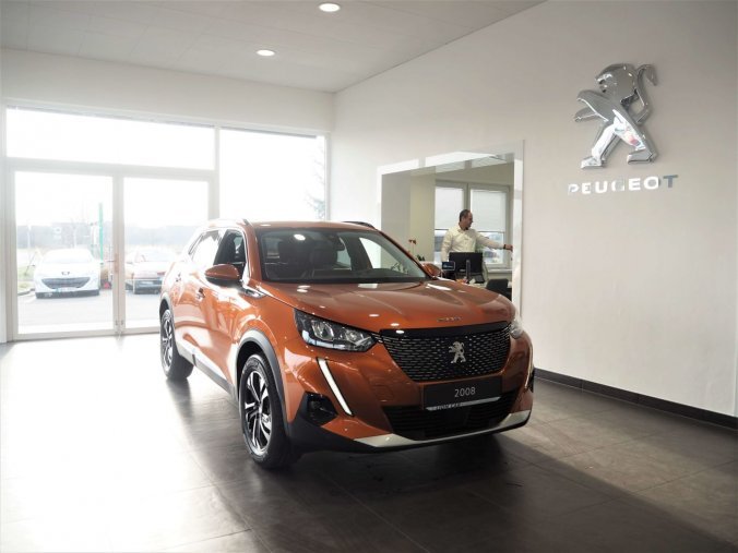 Peugeot 2008, ALLURE 1.2 PureTech 130k MAN6, barva oranžová