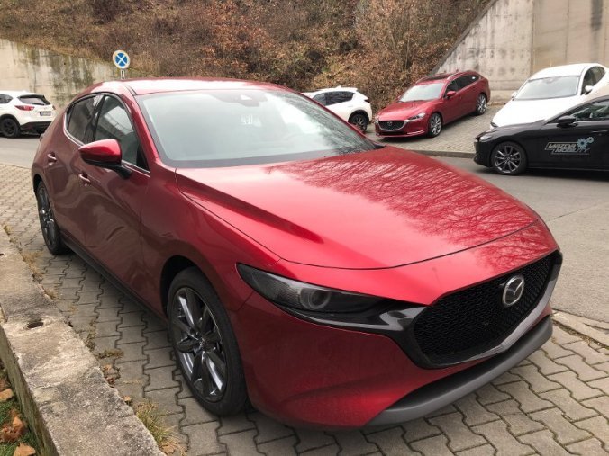 Mazda 3, X 180K, barva červená