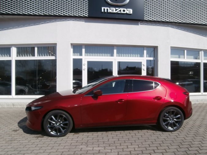 Mazda 3, Skyactiv G122, barva červená