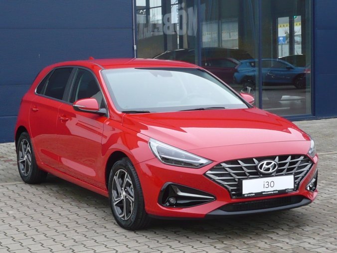 Hyundai i30, 1,5i CVVT 81 kW (95 NAT) 6 st. man, barva červená