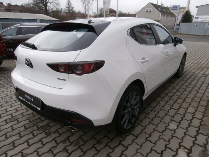 Mazda 3, Skyactiv G122, barva bílá