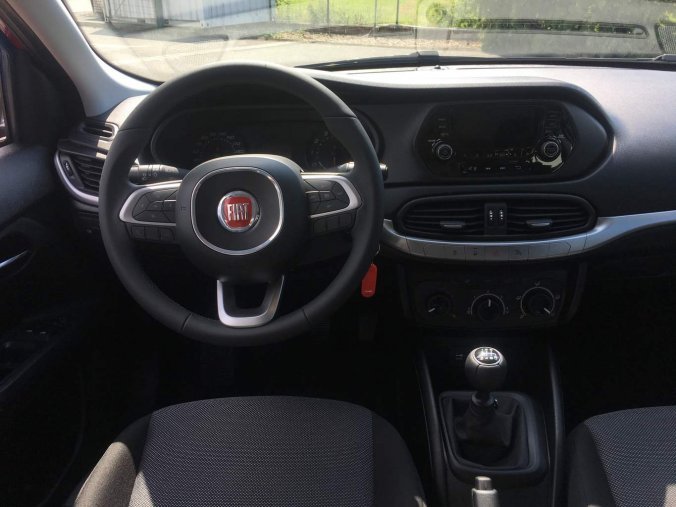 Fiat Tipo, ITALIA 1.4 95k E6D, barva červená