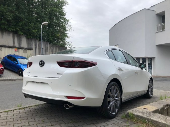 Mazda 3, 2.0i G 122, barva bílá