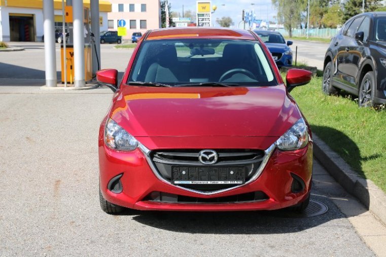 Mazda 2, 1,5G 75k, barva červená