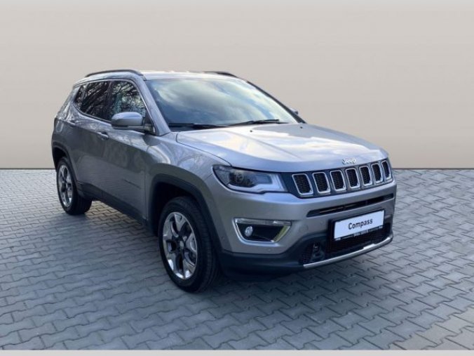 Jeep Compass, Limited 1.4 MultiAir 170k AWD, barva stříbrná