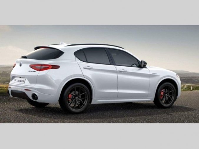 Alfa Romeo Stelvio, 2.0 Turbo 280k Q4 VELOCE, barva bílá