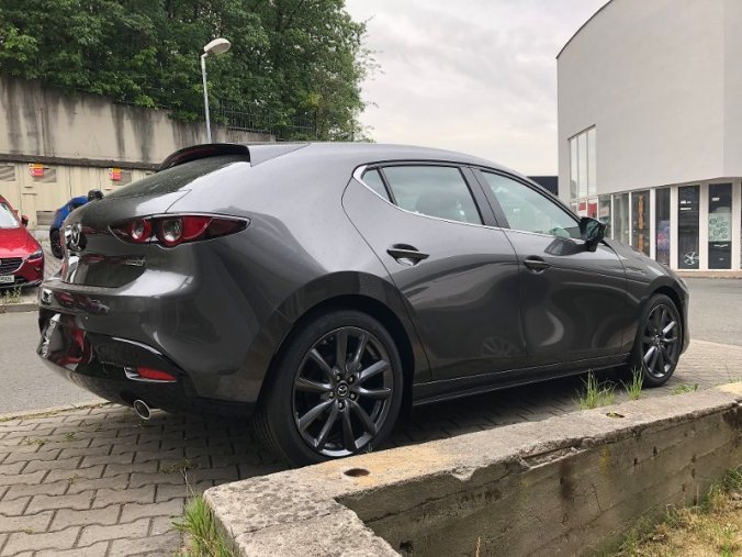 Mazda 3, 2.0i G122, barva šedá