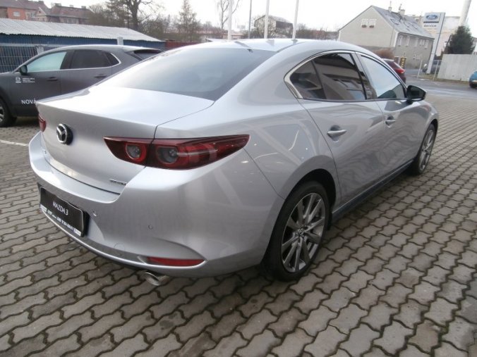 Mazda 3, Skyactiv GT 180, barva stříbrná