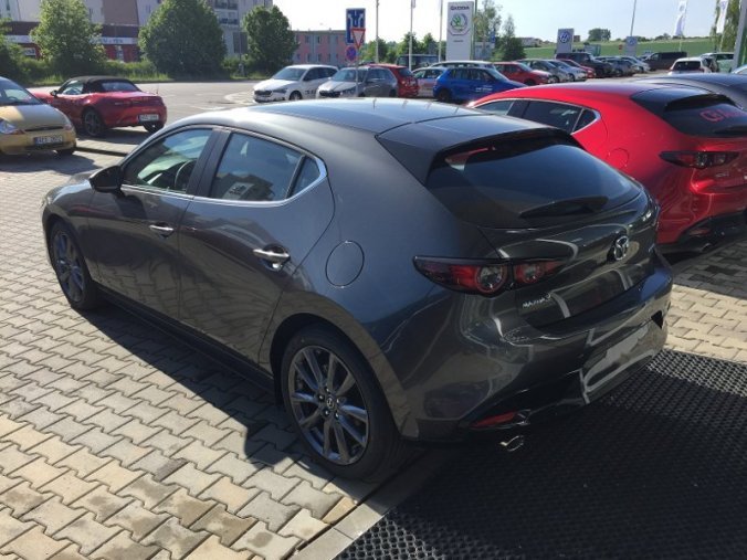 Mazda 3, 2,0 Skyactiv-G122, barva šedá