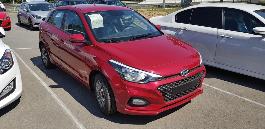 Hyundai i20, 1,25i 55 kW (95 NAT) 5 st. man, barva červená