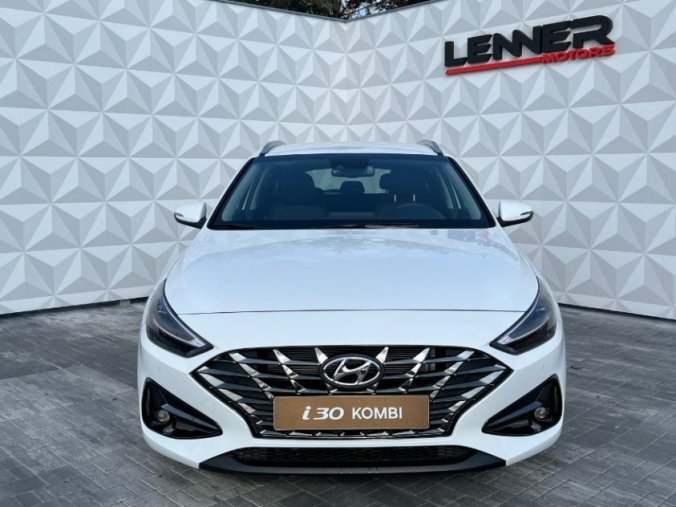 Hyundai i30, 1,5 T-GDI 117 kW DCT MHEV, barva bílá