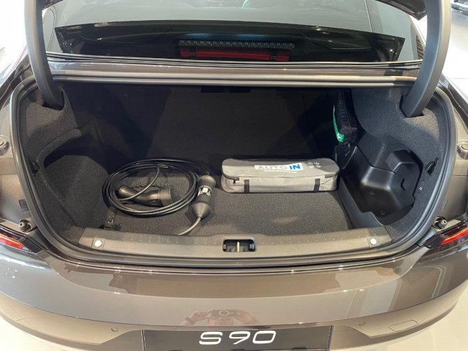 Volvo S90, sedan, T8 Recharge Plug-In Hybrid, barva šedá