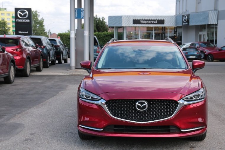 Mazda 6, 2,5 Skyactiv-G 194k, barva červená