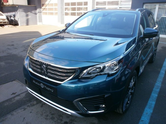 Peugeot 5008, Allure 1,2 PureTech 130 96 kW, barva zelená