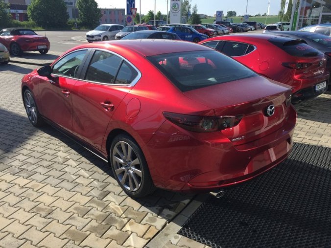 Mazda 3, 2,0 Skyactiv-G122, barva červená