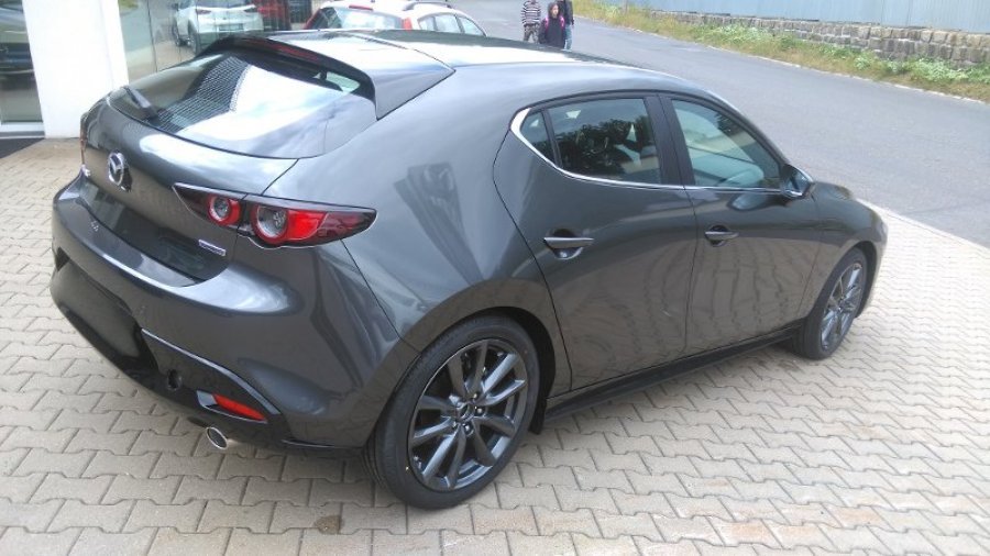 Mazda 3, Skyactiv G122 M/T, barva šedá