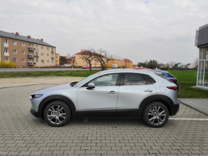 Mazda CX-30, 2,0sky-X 132kW/180k, barva stříbrná