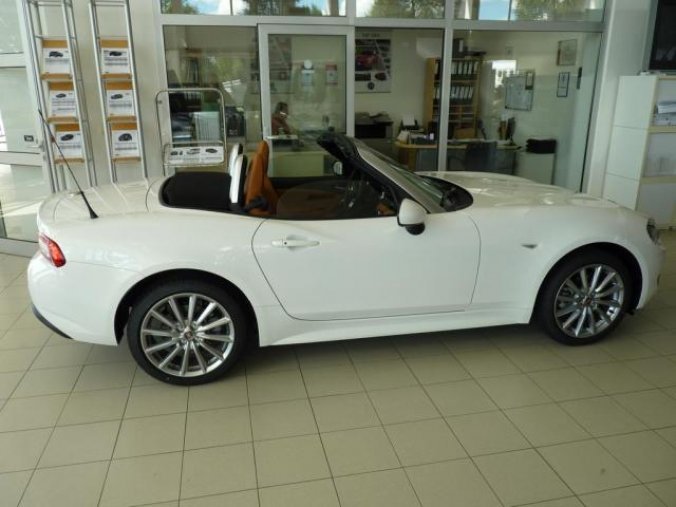 Fiat 124 Spider, 1.4 140k MT Lusso, barva bílá