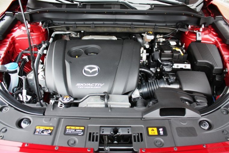 Mazda CX-5, SKYACTIV-G, barva červená