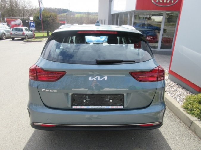 Kia Ceed, 1,5 T-GDi GPF 7DCT SPIN, barva šedá