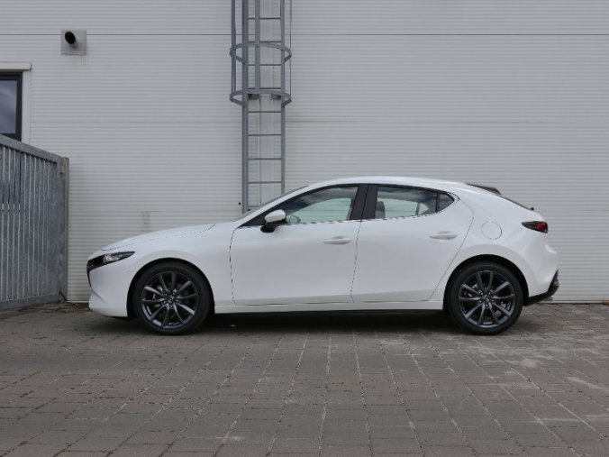 Mazda 3, Skyaktiv G122 MAN Plus, barva bílá