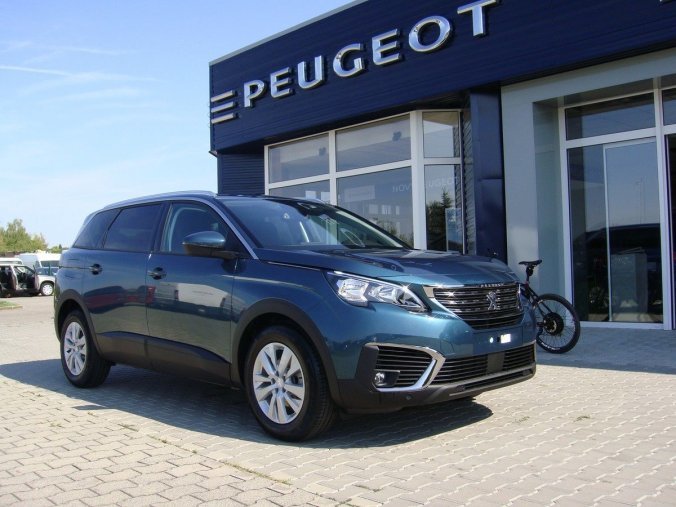 Peugeot 5008, Active 1,2 Pure Tech 130k, barva zelená