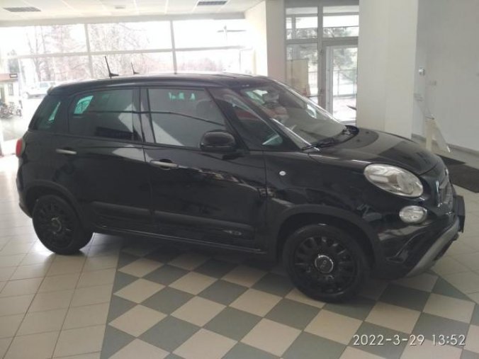 Fiat 500L, 1.4 16v 95k Connect, barva černá