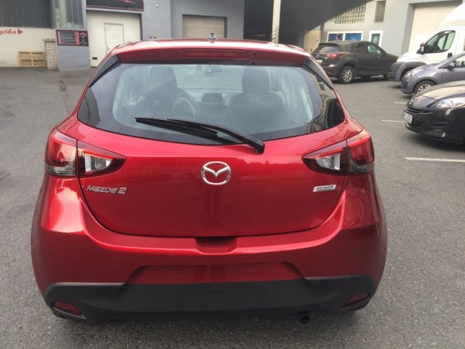 Mazda 2, 1.5i G 75K, barva červená