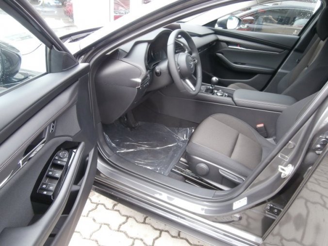 Mazda 3, Skyactiv G122, barva šedá