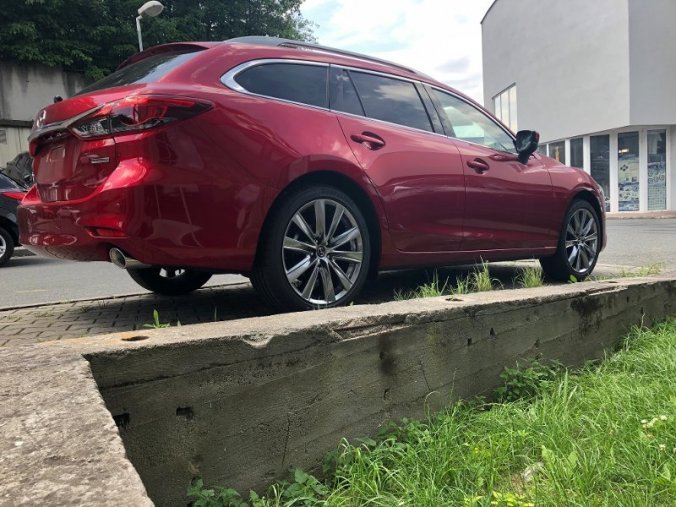 Mazda 6, 2.5i G 194K, barva červená