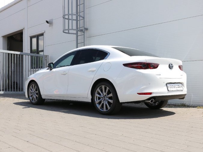 Mazda 3, Skyaktiv G122 SDN Plus/Sound/Style, barva bílá