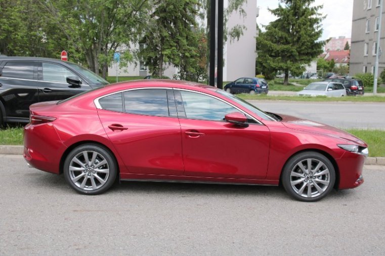 Mazda 3, 2,0 Skyactiv-G 122k, barva červená