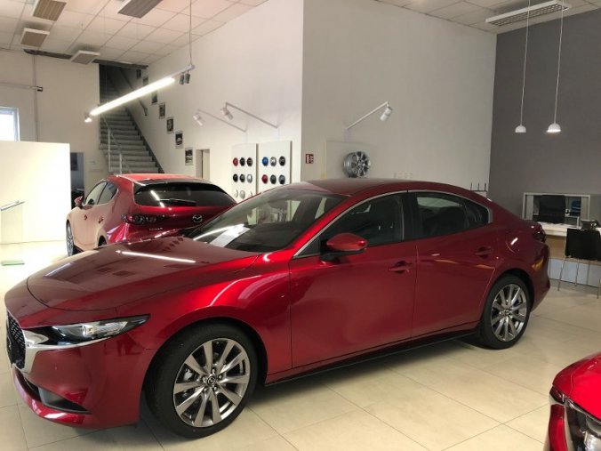 Mazda 3, 2.0i G 122K, barva červená