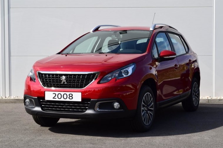 Peugeot 2008, ACTIVE 1.2 PureTech 110k, MAN6, barva černá