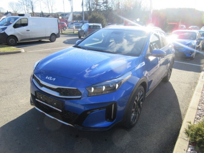 Kia XCeed, 1,5 T-GDi GPF 7DCT TOP, barva červená